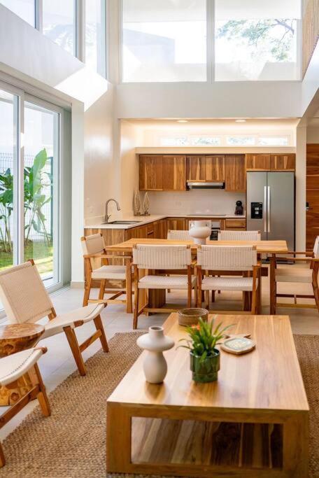 Hermosa Palms, Casa Lorenzo Front Club House * Playa Hermosa (Puntarenas)