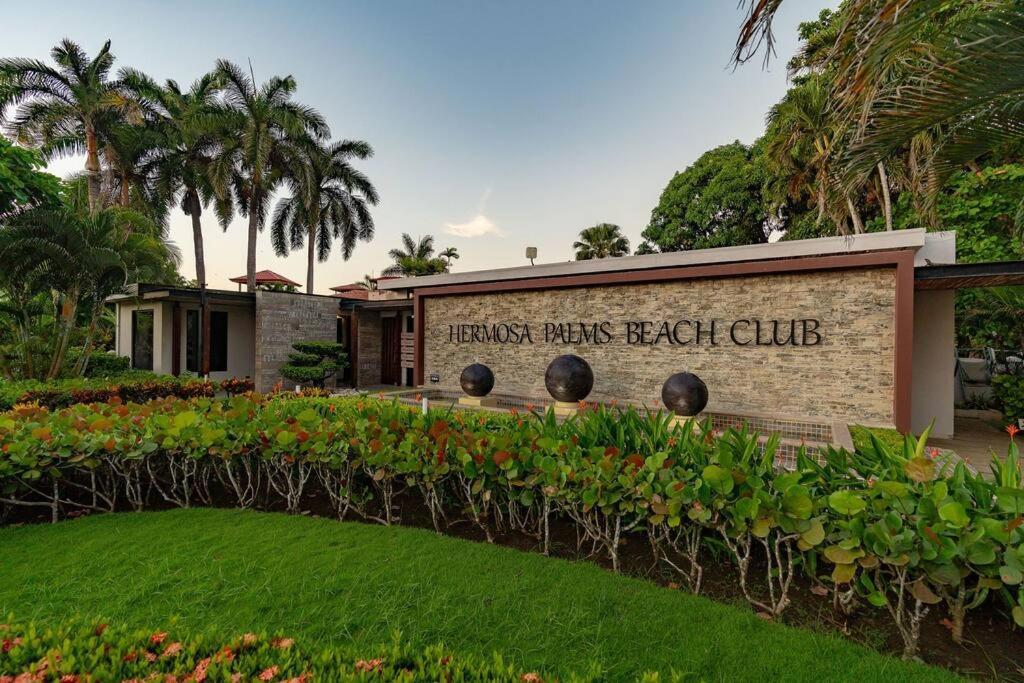Hermosa Palms, Casa Lorenzo Front Club House *